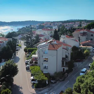 Apartman Antic, Póla