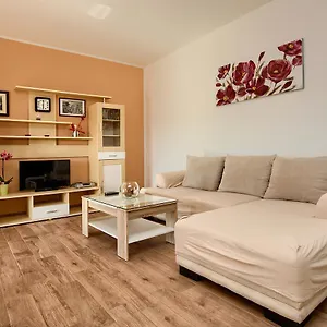 Apartman Mikulic, Póla
